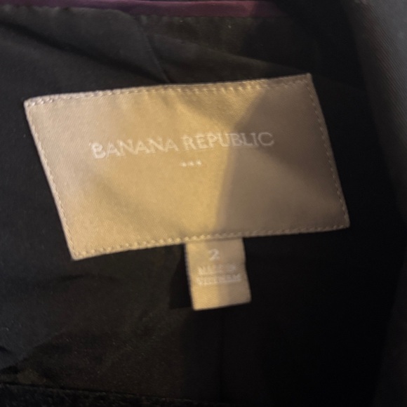 Women’s black banana republic suit - Picture 3 of 4